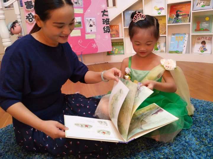 書香校園，閱讀幸?？鞓?——公明第二幼兒園閱讀月系列活動報道