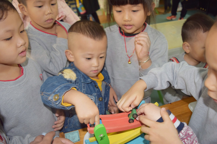 小小的手兒，大大的愛(ài) ——少年宮小寶寶到公明二幼觀摩體驗(yàn)啦