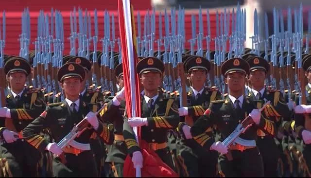 燃爆了！主席沙場點(diǎn)兵，這些事兒一定講給孩子聽！