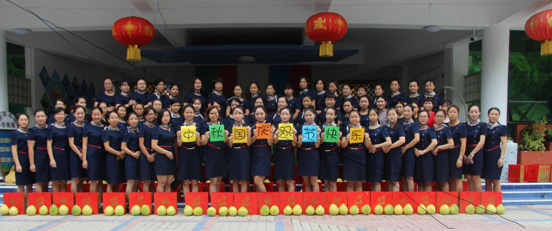 “佳”人團(tuán)聚，迎中秋慶國(guó)慶                     --遠(yuǎn)恒佳花園幼兒園中秋國(guó)慶活動(dòng)報(bào)道