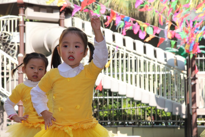 炫彩多世界，走向新時代”慶集團20周年級組決賽暨頒獎典禮
