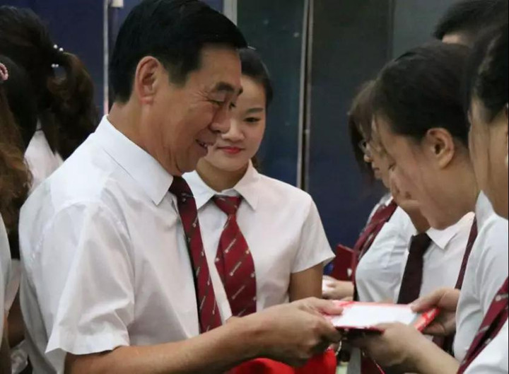 人勤效率高，和衷氣象新，龍華中英文實(shí)驗(yàn)學(xué)校新學(xué)期開學(xué)井然有序