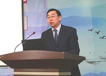 卜祥林校長為干部、教師進行課堂教學(xué)全員培訓(xùn)