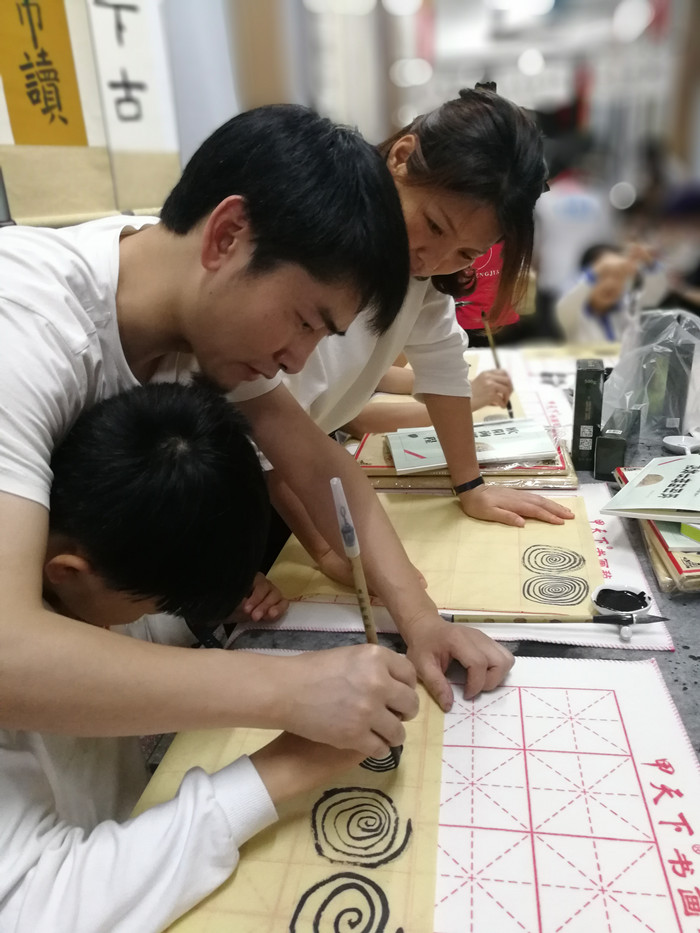 親子同練，家校共建，龍華中英文“家長社團(tuán)”有聲有色