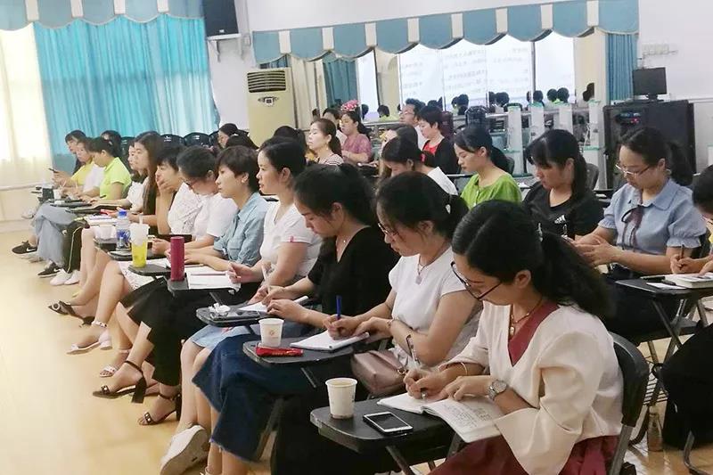 聚焦課程建設(shè)，提高品質(zhì)發(fā)展