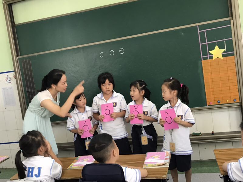 落實“兩個常規(guī)”，實施“青藍工程” ——小學低年級段語文學科教研重實訓