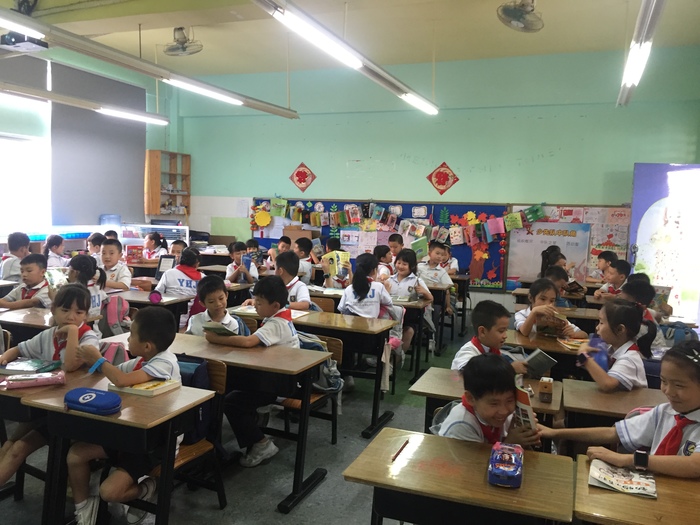 “多學(xué)多看多動手，科學(xué)世界任我游”——記小學(xué)部科技節(jié)系列活動