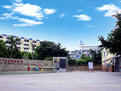 深圳市龍華中英文實驗學校獲“深圳市優(yōu)質(zhì)民辦學校年度獎”，并獲《南方都市報》專版報道